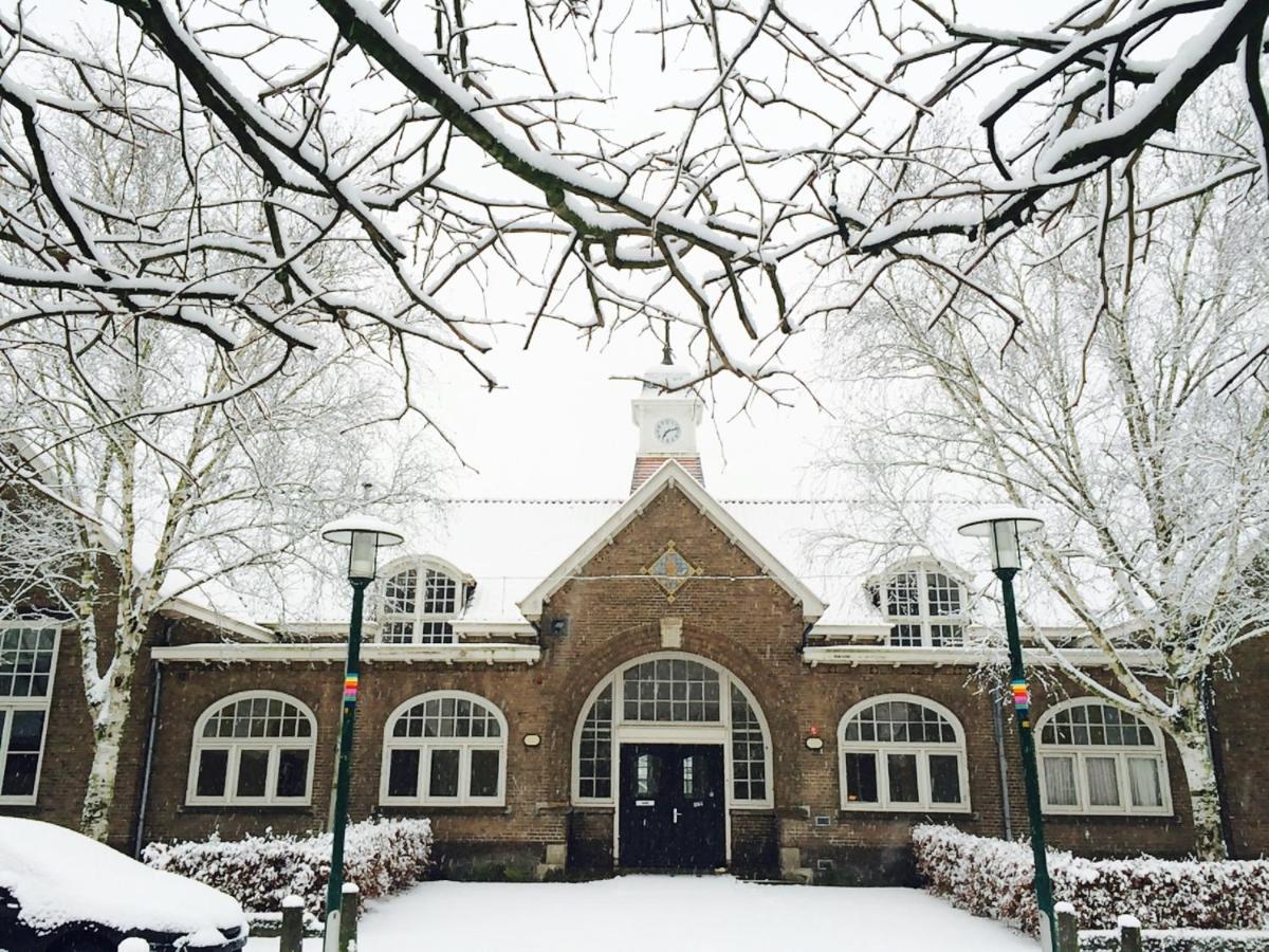 Overnachten in de oude West-Indiëschool Enschede Buitenkant foto